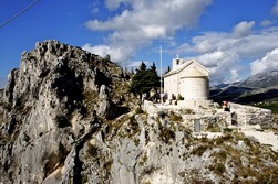 Sdosteuropa - Kroatien: Berge, Schluchten und Kultur - Kirche auf einem Berg